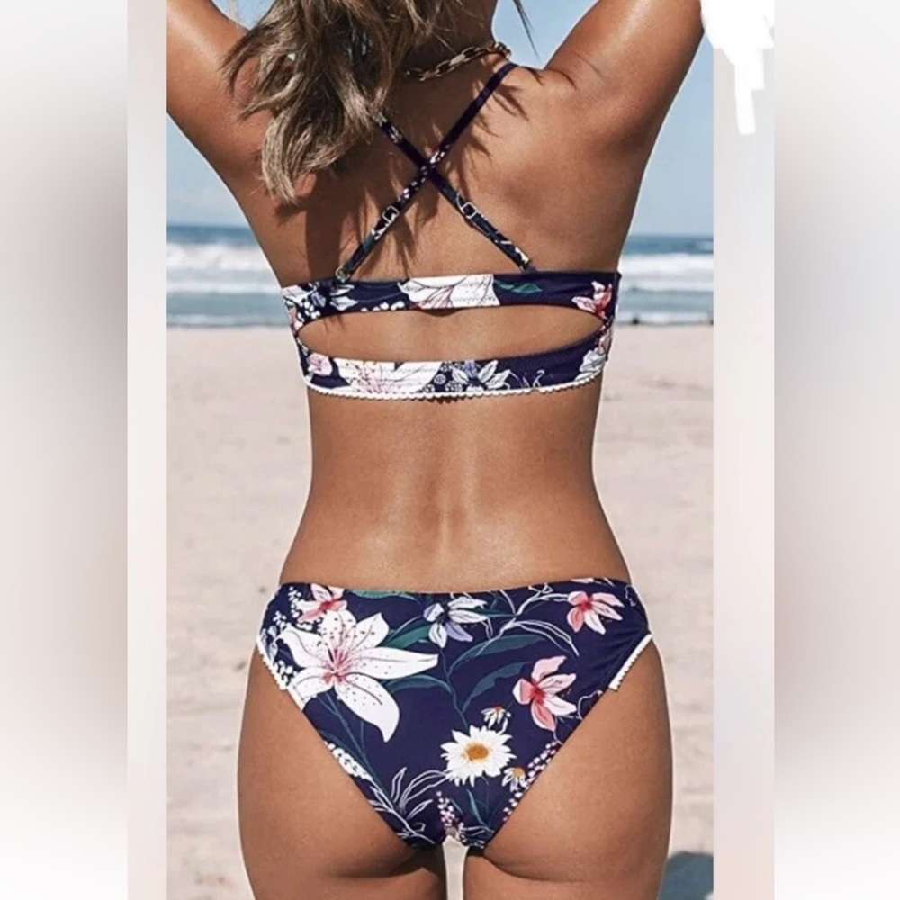 Cupshe Bikini Bathingsuit Womens XL Blue Floral Swimsuit Cutout Two Piece - Picture 2 of 15